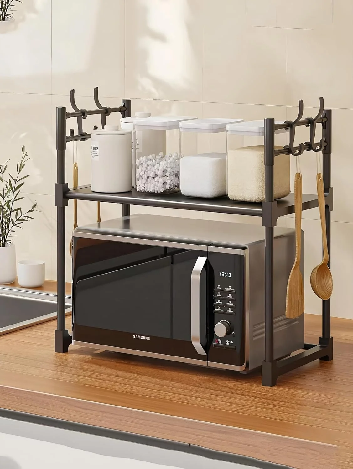 ارگانایزر قفسه آشپزخانه بالای مایکروویو، قفسه ذخیره سازی رومیزی 2 طبقه با 4 قلاب دوتایی، مونتاژ آسان بدون نیاز به دریل، مقاوم در برابر آب، پایه صرفه جویی در فضا برای توستر، سرخ کن هوا، قهوه ساز (2 طبقه)