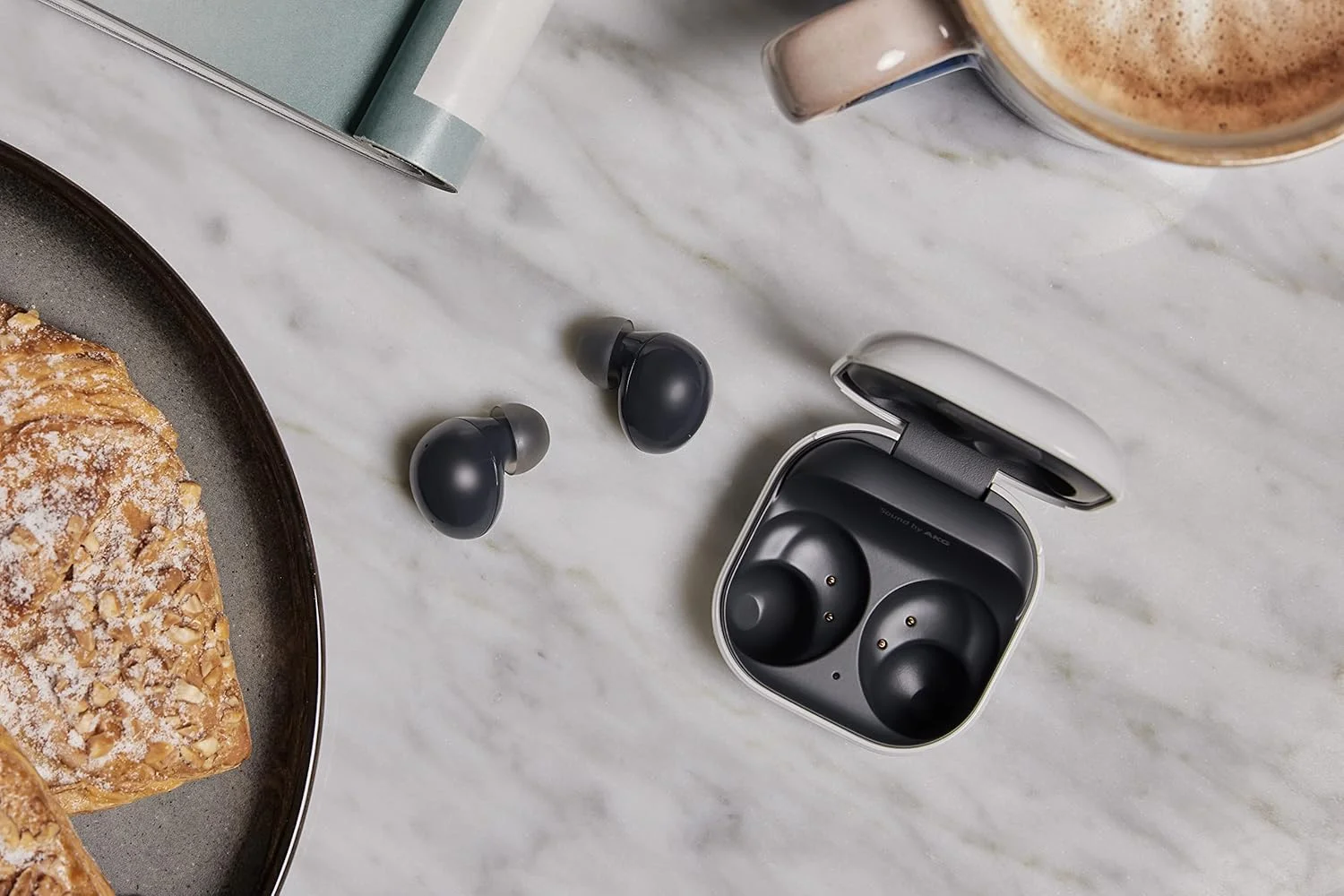 هدفون بلوتوثی سامسونگ Galaxy Buds2، بی سیم واقعی، حذف نویز، دارای محفظه شارژ، صدای با کیفیت، مقاوم در برابر آب، زیتونی (نسخه انگلستان) - تصویر 2 هدفون بلوتوثی سامسونگ Galaxy Buds2، بی سیم واقعی، حذف نویز، دارای محفظه شارژ، صدای با کیفیت، مقاوم در برابر آب، زیتونی (نسخه انگلستان) - تصویر 2