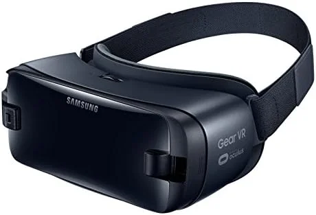هدست واقعیت مجازی سامسونگ Gear VR به همراه کنترلر - نسخه اسپانیایی - مشکی هدست واقعیت مجازی سامسونگ Gear VR به همراه کنترلر - نسخه اسپانیایی - مشکی