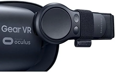 هدست واقعیت مجازی سامسونگ Gear VR به همراه کنترلر - نسخه اسپانیایی - مشکی هدست واقعیت مجازی سامسونگ Gear VR به همراه کنترلر - نسخه اسپانیایی - مشکی