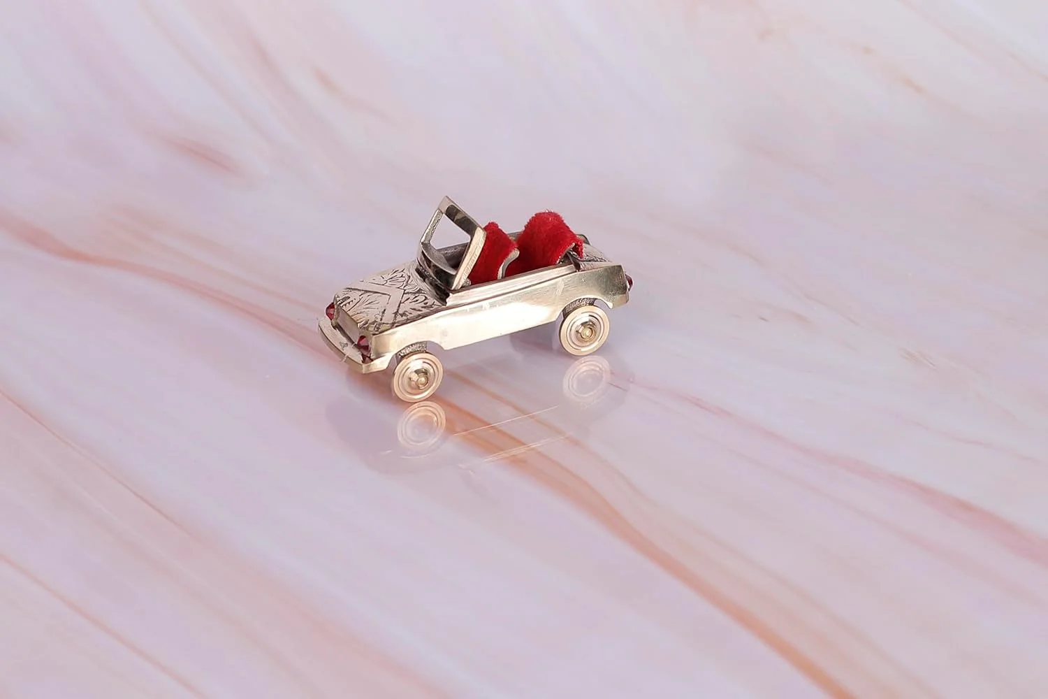 مجسمه ماشین موتور برنجی قدیمی دست ساز | فیگور ماشین مینیاتوری با روکش عتیقه | مجسمه برنجی 6.6x3.5 سانتی متری برای دکور خانه، دفتر، میز | هدیه کلکسیونی کلاسیک (تک عددی) مجسمه ماشین موتور برنجی قدیمی دست ساز | فیگور ماشین مینیاتوری با روکش عتیقه | مجسمه برنجی 6.6x3.5 سانتی متری برای دکور خانه، دفتر، میز | هدیه کلکسیونی کلاسیک (تک عددی)