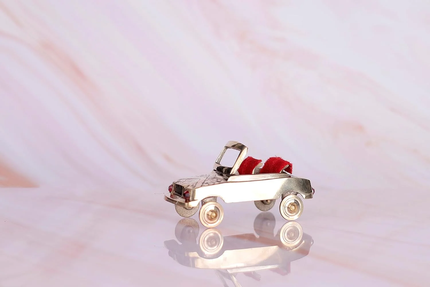 مجسمه ماشین موتور برنجی قدیمی دست ساز | فیگور ماشین مینیاتوری با روکش عتیقه | مجسمه برنجی 6.6x3.5 سانتی متری برای دکور خانه، دفتر، میز | هدیه کلکسیونی کلاسیک (تک عددی) مجسمه ماشین موتور برنجی قدیمی دست ساز | فیگور ماشین مینیاتوری با روکش عتیقه | مجسمه برنجی 6.6x3.5 سانتی متری برای دکور خانه، دفتر، میز | هدیه کلکسیونی کلاسیک (تک عددی)