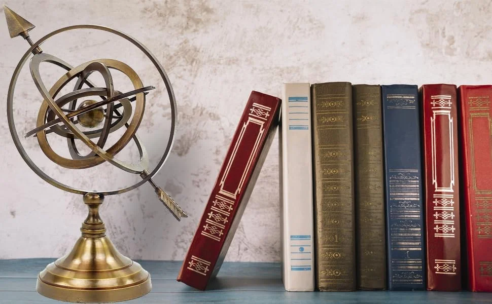 کره جغرافیایی برنجی معتبر با پیکان سوراخ شده | اشیاء کلکسیونی برای منزل | ناگینا اینترنشنال