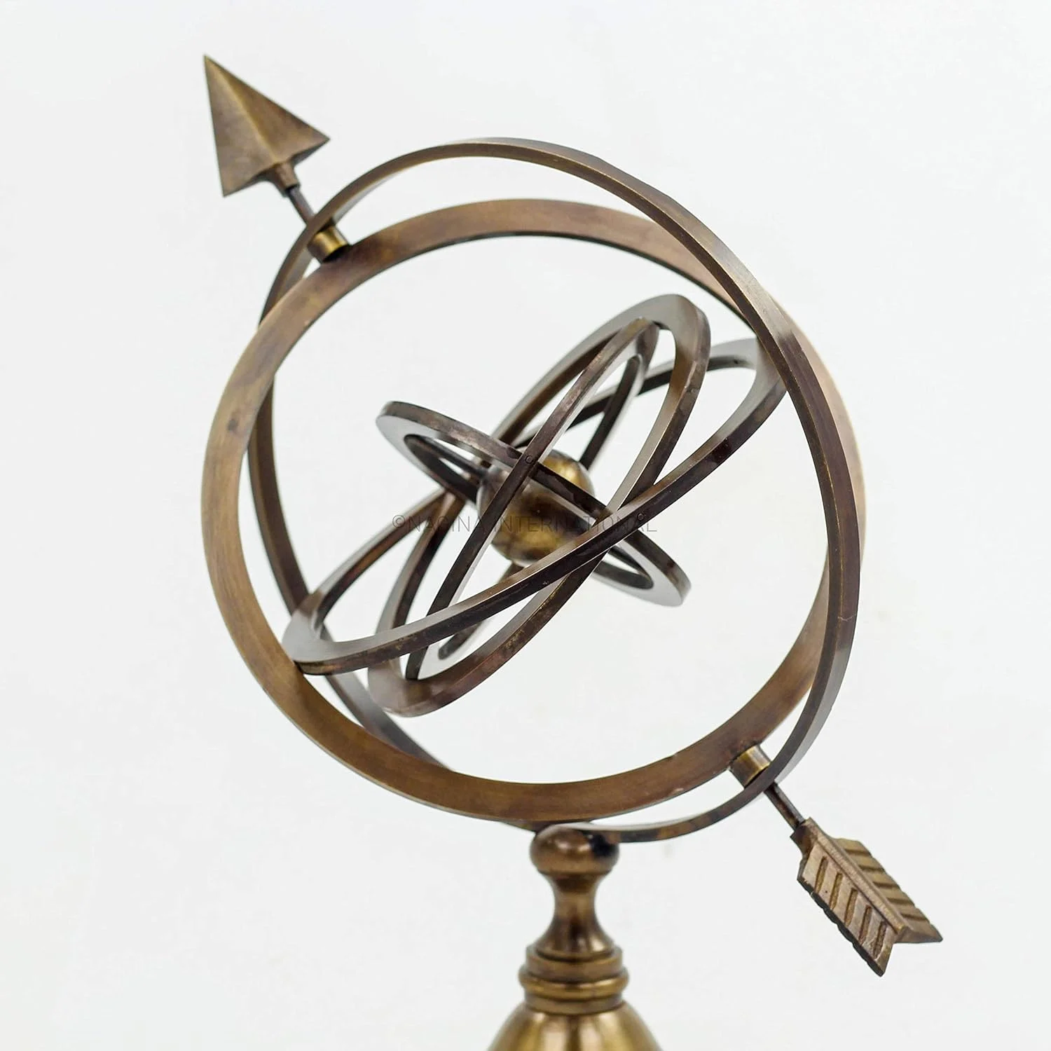 کره جغرافیایی برنجی معتبر با پیکان سوراخ شده | اشیاء کلکسیونی برای منزل | ناگینا اینترنشنال