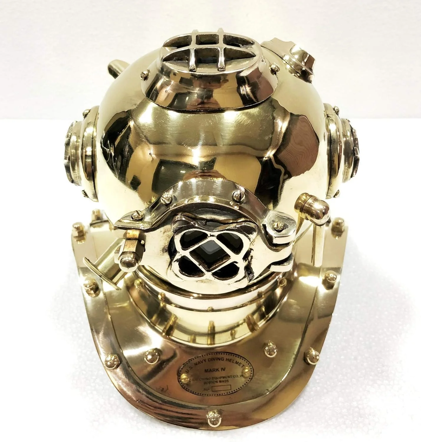 کلاه غواصی برنجی عتیقه براق قدیمی، قطعه دکوری کلکسیونی برای دکوراسیون منزل کلاه غواصی برنجی عتیقه براق قدیمی، قطعه دکوری کلکسیونی برای دکوراسیون منزل