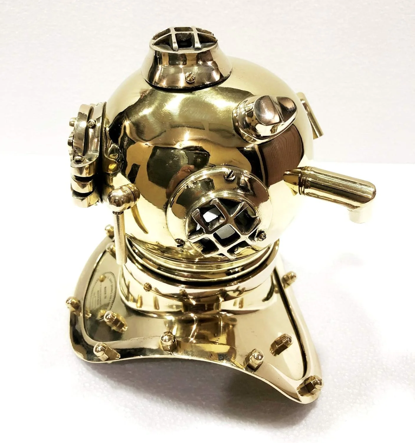 کلاه غواصی برنجی عتیقه براق قدیمی، قطعه دکوری کلکسیونی برای دکوراسیون منزل کلاه غواصی برنجی عتیقه براق قدیمی، قطعه دکوری کلکسیونی برای دکوراسیون منزل