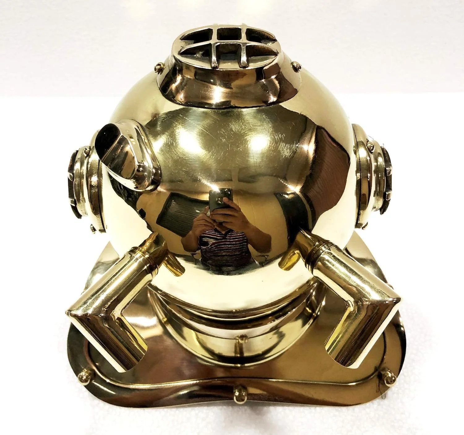 کلاه غواصی برنجی عتیقه براق قدیمی، قطعه دکوری کلکسیونی برای دکوراسیون منزل کلاه غواصی برنجی عتیقه براق قدیمی، قطعه دکوری کلکسیونی برای دکوراسیون منزل