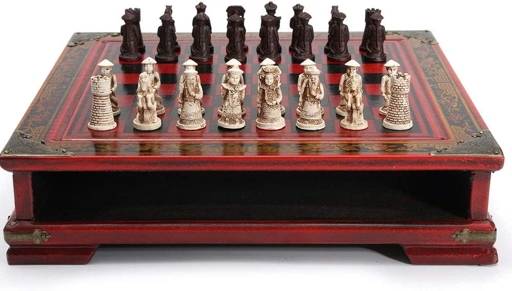 میز چوبی قهوه و شطرنج رزینی، هدایای کلکسیونی قدیمی، تزئینات شطرنج میز عتیقه