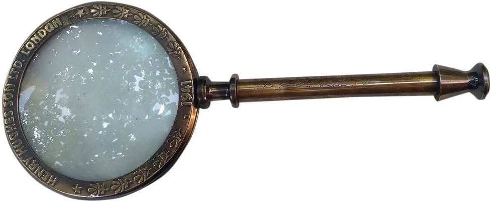 ذره بین دستی با قاب برنجی عتیقه ذره بین دستی با قاب برنجی عتیقه