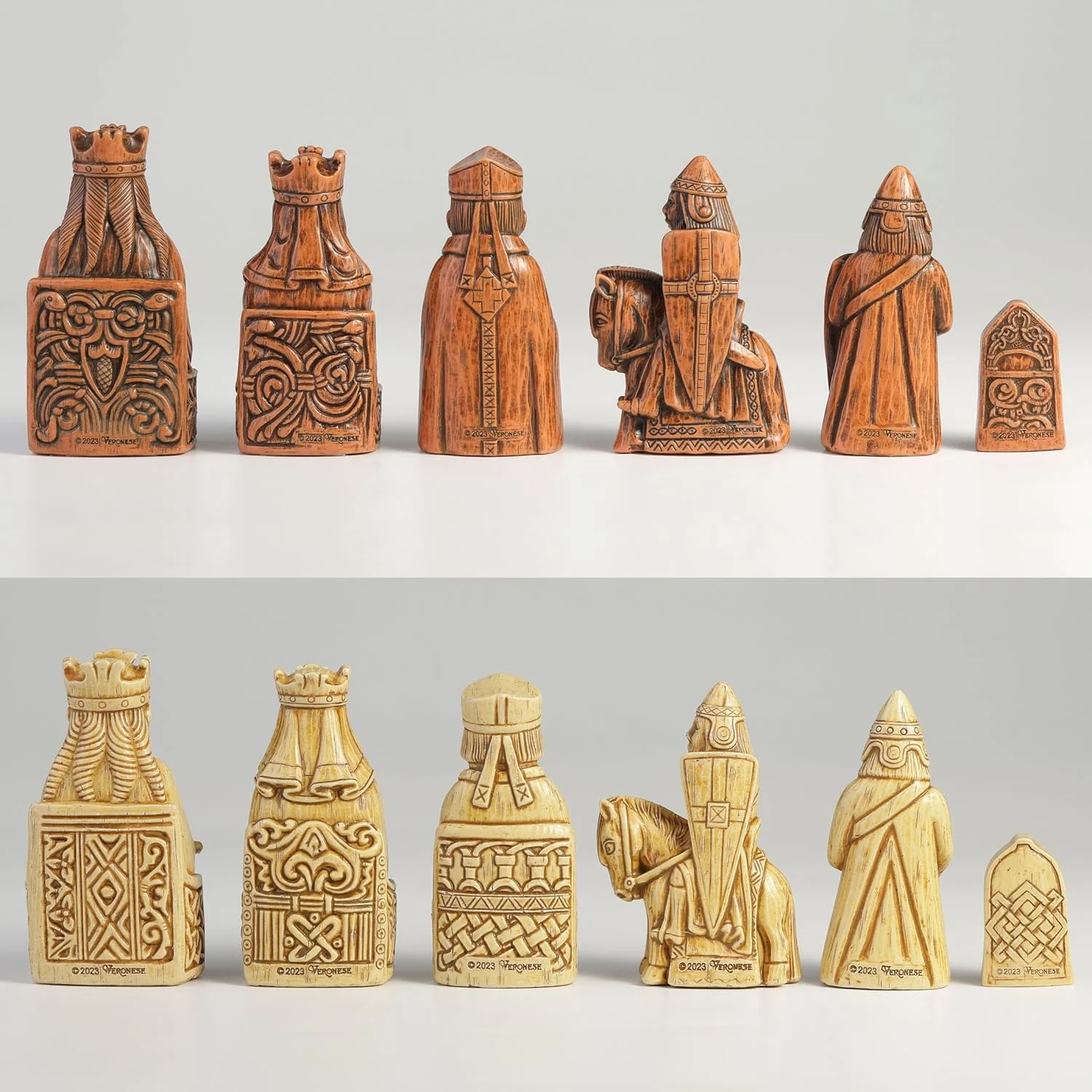 مجموعه مهره های شطرنج جزیره لوئیس، طراحی ورونیز، 3 1/2 اینچ، رزین، رنگ آمیزی شده با دست، کلکسیونی، رنگ زنگاری و سفید عتیقه، بدون صفحه شطرنج