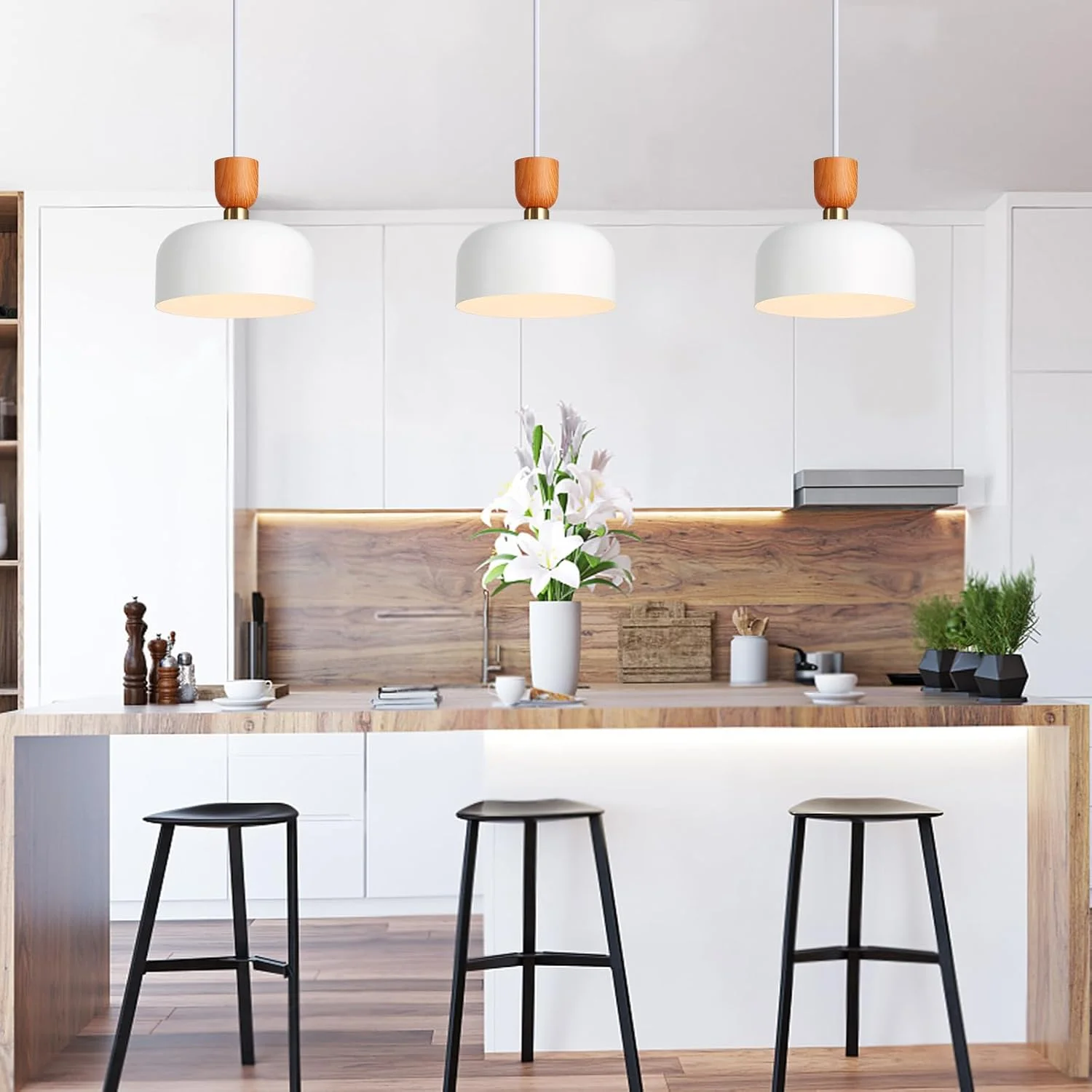 چراغ آویز سقفی آلپینالوز – فولاد سفید با رنگ طرح چوب، حلقه تزئینی طلایی، کلاهک 30 سانتی متری، سرپیچ لامپ E27 – طراحی شیک برای اتاق نشیمن، اتاق غذاخوری و اتاق خواب چراغ آویز سقفی آلپینالوز – فولاد سفید با رنگ طرح چوب، حلقه تزئینی طلایی، کلاهک 30 سانتی متری، سرپیچ لامپ E27 – طراحی شیک برای اتاق نشیمن، اتاق غذاخوری و اتاق خواب