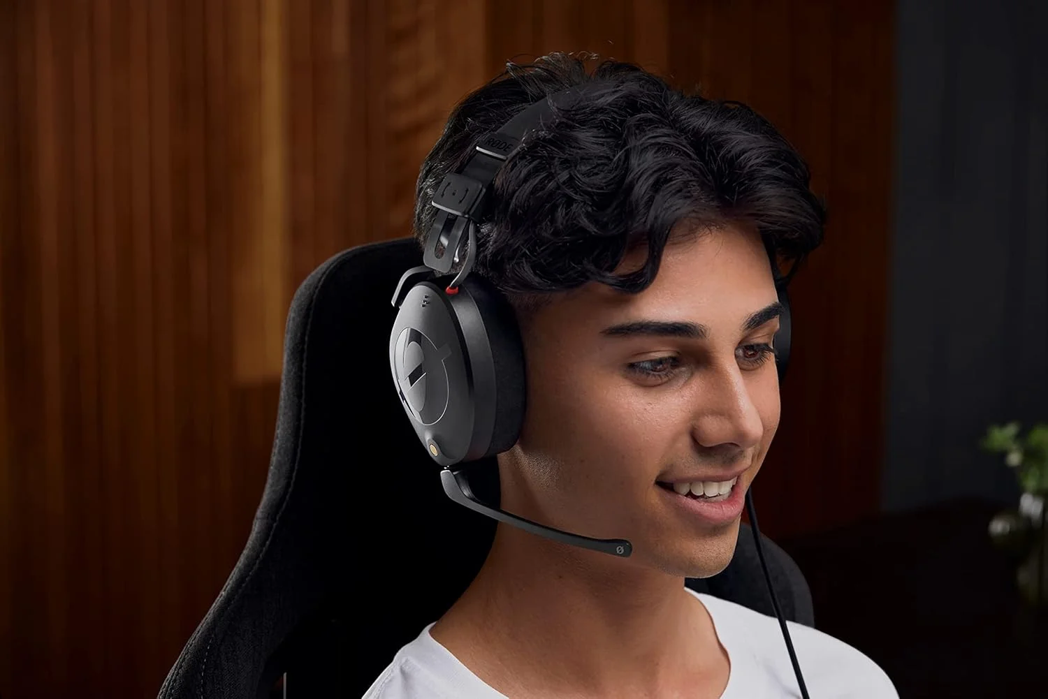 هدست حرفه ای دور گوشی RØDE NTH-100M مناسب برای رسانه، پخش، پادکست، تولید محتوا، استریمینگ و کار در منزل (مشکی) هدست حرفه ای دور گوشی RØDE NTH-100M مناسب برای رسانه، پخش، پادکست، تولید محتوا، استریمینگ و کار در منزل (مشکی)