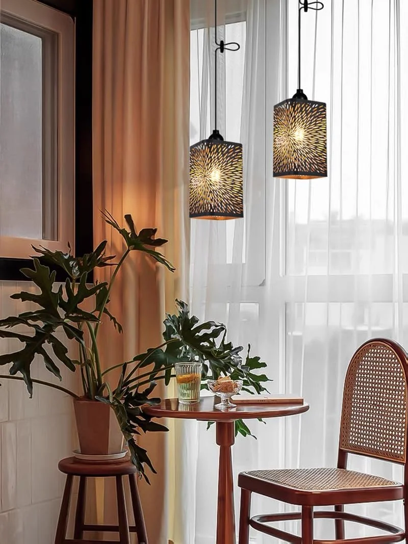 2 عدد چراغ آویز با باتری، چراغ تزئینی صنعتی، چراغ آویز باتری خور، چراغ سقفی بدون نیاز به سیم کشی برق، آباژور آتش بازی، چراغ خواب، فانوس برای باغ، بالکن، آلاچیق