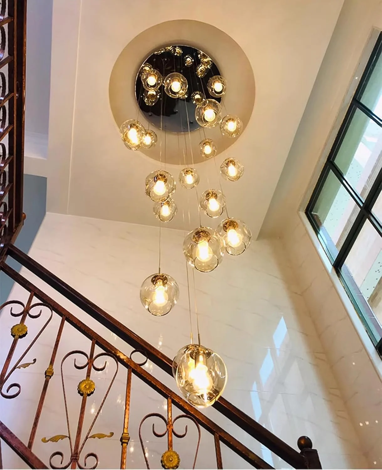 لوستر آویز راه پله مدرن، لوستر سقفی آویز با گوی های شیشه ای، لامپ ال ای دی، چراغ آویز چند شاخه بزرگ برای اتاق نشیمن، راهرو، ویلا (10 شاخه)