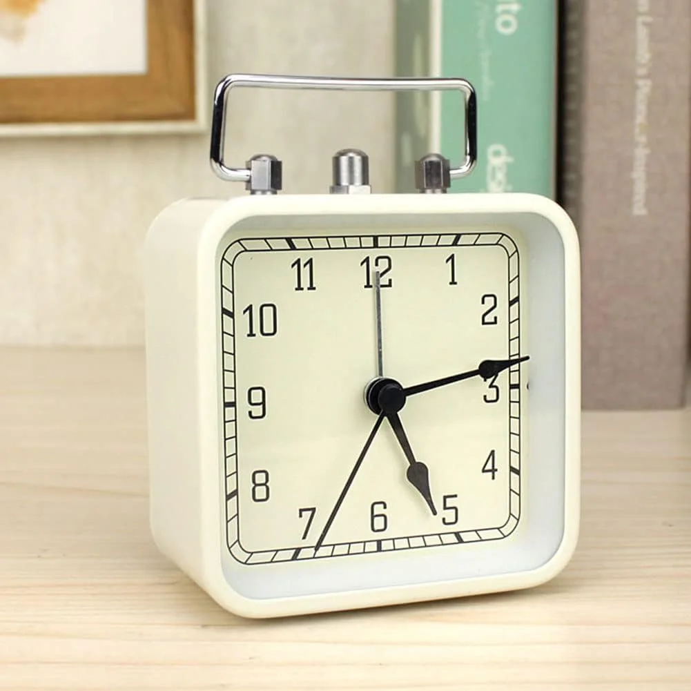 ساعت زنگ دار فلزی مربعی آزون، بدون صدا، دارای عملکرد تعویق (Snooze) و با باتری کار می کند، دارای چراغ شب و ساعت رومیزی برای اتاق خواب/مسافرت/کودکان، تنظیم آسان (سفید کرمی) ساعت زنگ دار فلزی مربعی آزون، بدون صدا، دارای عملکرد تعویق (Snooze) و با باتری کار می کند، دارای چراغ شب و ساعت رومیزی برای اتاق خواب/مسافرت/کودکان، تنظیم آسان (سفید کرمی)
