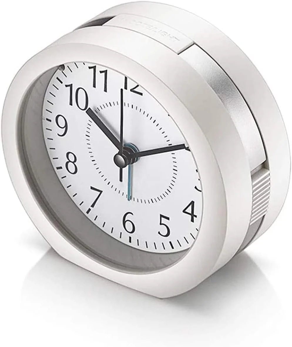 ساعت زنگ دار آنالوگ ELECDON، ساعت کوچک 4 اینچی فوق العاده بی صدا و بدون تیک تاک با عملکرد چرت زدن و چراغ شب، ساعت زنگ دار مسافرتی با باتری، طراحی ساده، برای اتاق خواب، کنار تخت، میز (سفید)