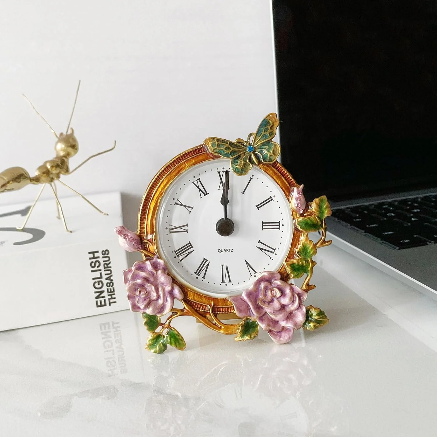 ساعت رومیزی آنالوگ کوچک و بی صدای Pasiir با بدنه فلزی نقاشی شده با دست و موتور بدون صدا با باتری، مناسب برای قفسه، اتاق خواب، کنار تخت، میز، ساعت هدیه