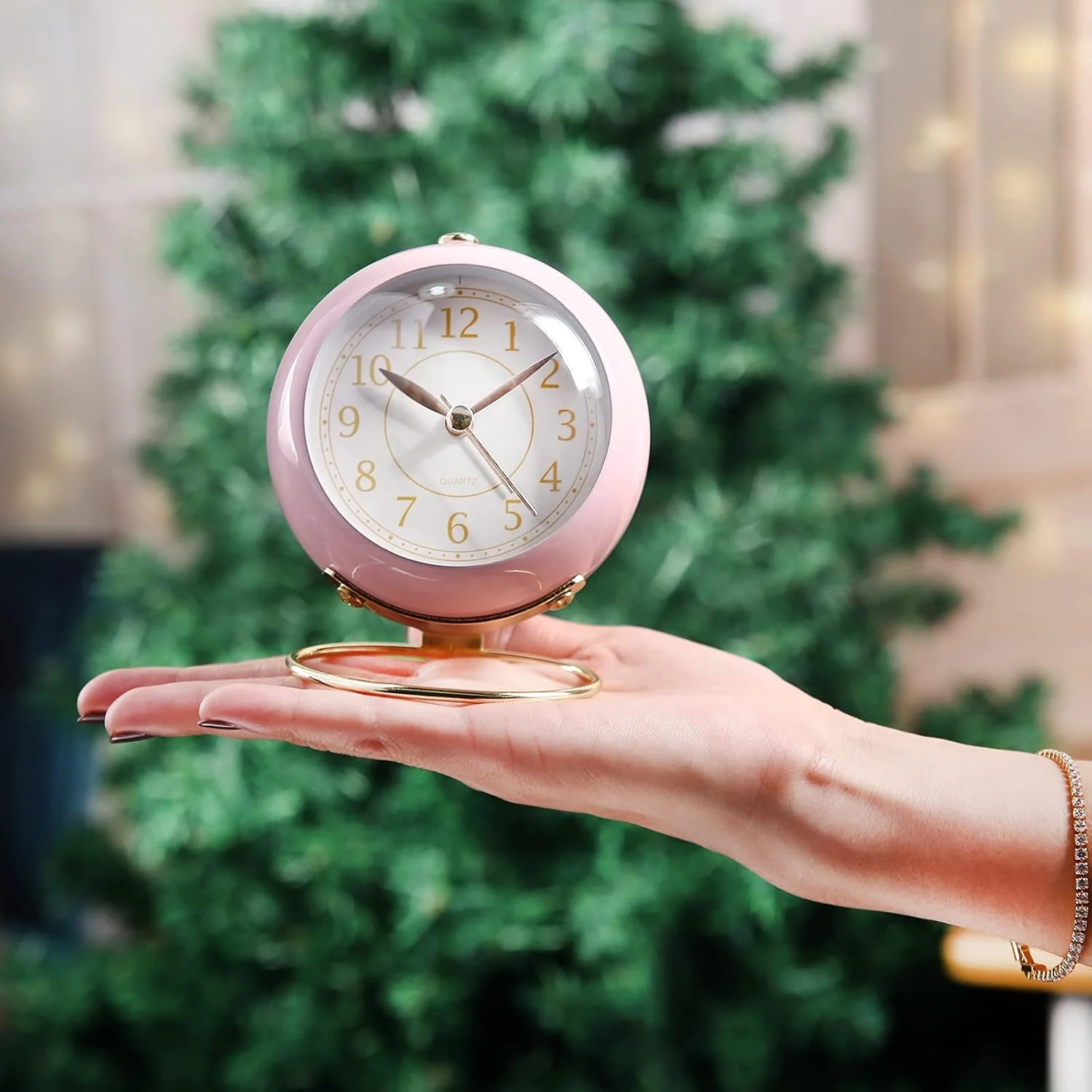 ساعت رومیزی کوچک SHISEDECO، ساعت زنگ دار رومیزی کلاسیک بدون صدا با نور پس زمینه، ساعت فضانورد باتری خور با شیشه HD برای دکوراسیون داخلی اتاق نشیمن، اتاق خواب، کنار تخت (صورتی)
