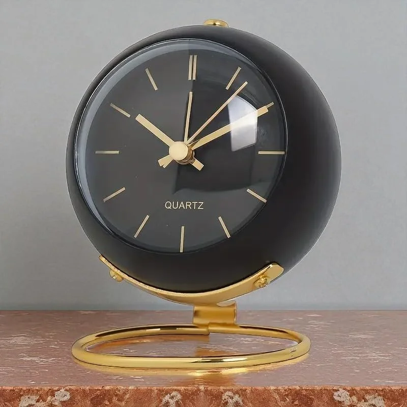 ساعت رومیزی بی صدا با الهام از نوردیک با عقربه های شب تاب - با باتری کار می کند، ساعت زنگ دار فلزی گرد برای دانشجویان، دفتر، اتاق نشیمن و دکوراسیون منزل (سبز پاستلی)