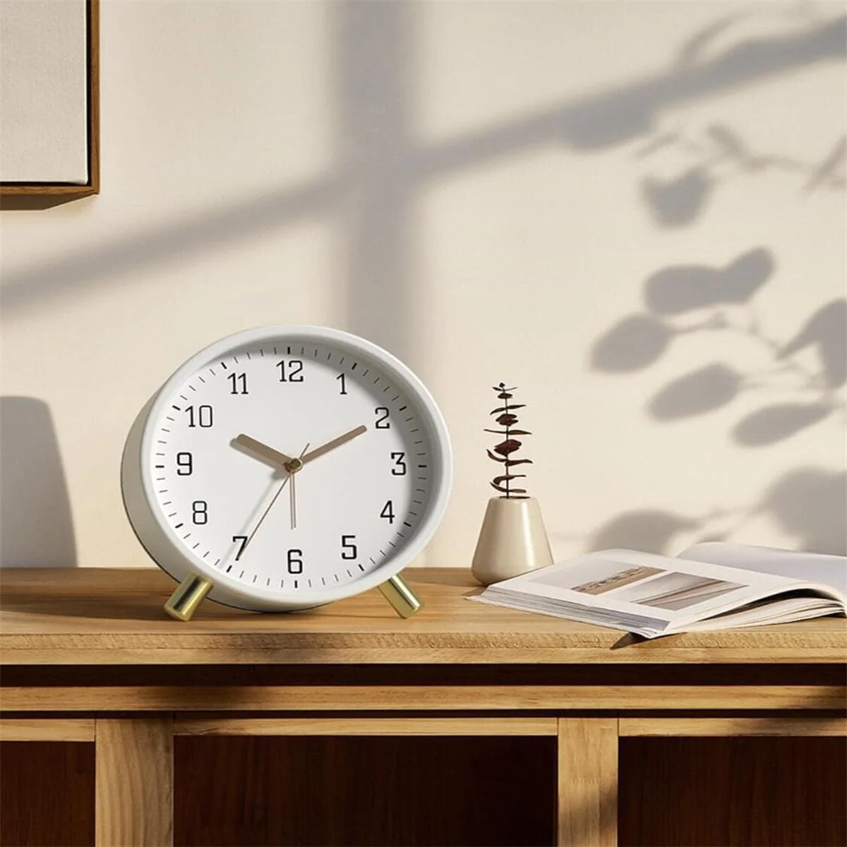 ساعت زنگ دار آنالوگ فنری X، ساعت رومیزی کوچک و بی صدا با اعداد عربی، ساعت زنگ دار 4.5 اینچی با نور پس زمینه، ساعت رومیزی گرد با باتری برای اتاق نشیمن، اتاق خواب (سفید)