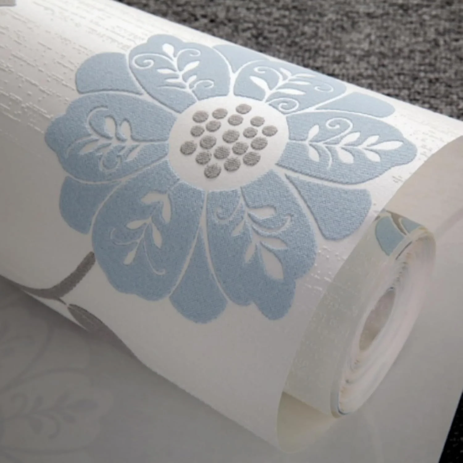 رول کاغذ دیواری بافت دار سفید متالیک براق هالامودو مناسب اتاق خواب، نشیمن و منزل (طرح گل، 0.53×10 متر)