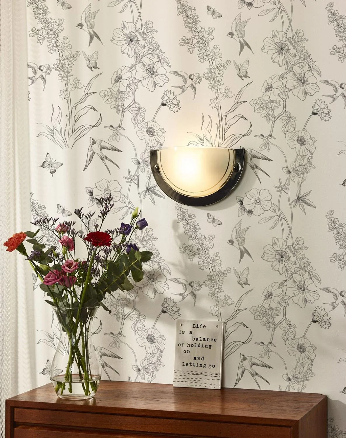 کاغذ دیواری طرح گل قدیمی HomKihapai - کاغذ دیواری طرح پرنده مدرن سیاه و سفید، مناسب حمام، ضد آب، 118" X 17.4"