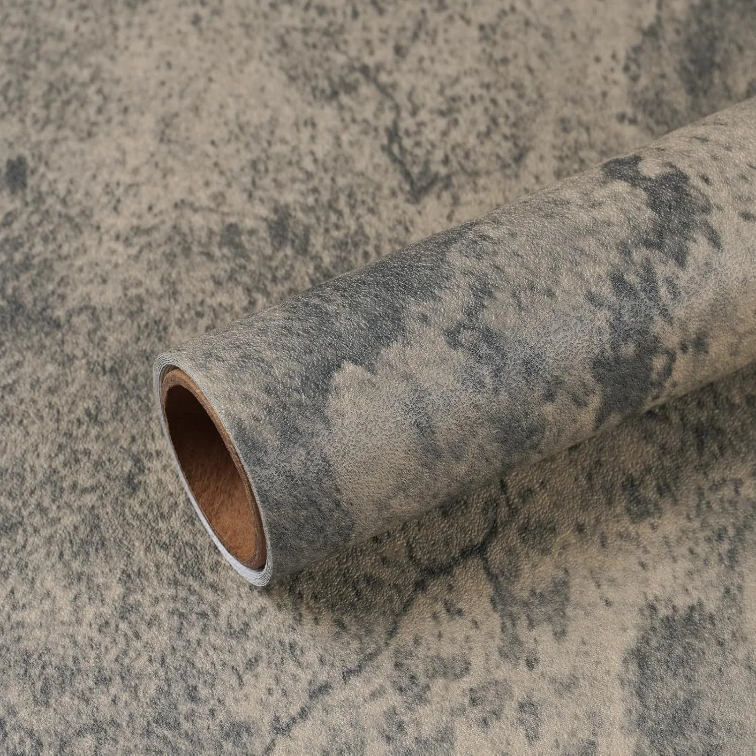 کاغذ دیواری طرح بتن ترک خورده ویلیک، ضخیم، 40cm×300cm، خاکستری تیره، برچسبی، بافت سه بعدی سیمانی، روکش وینیل خود چسب، مات و قابل جابجایی برای گاراژ، آشپزخانه، اتاق خواب