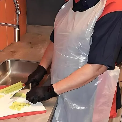 100 عدد پیش بند پلاستیکی یکبار مصرف شفاف ضد آب پلی اتیلن برای آشپزی و پخت و پز 100 عدد پیش بند پلاستیکی یکبار مصرف شفاف ضد آب پلی اتیلن برای آشپزی و پخت و پز