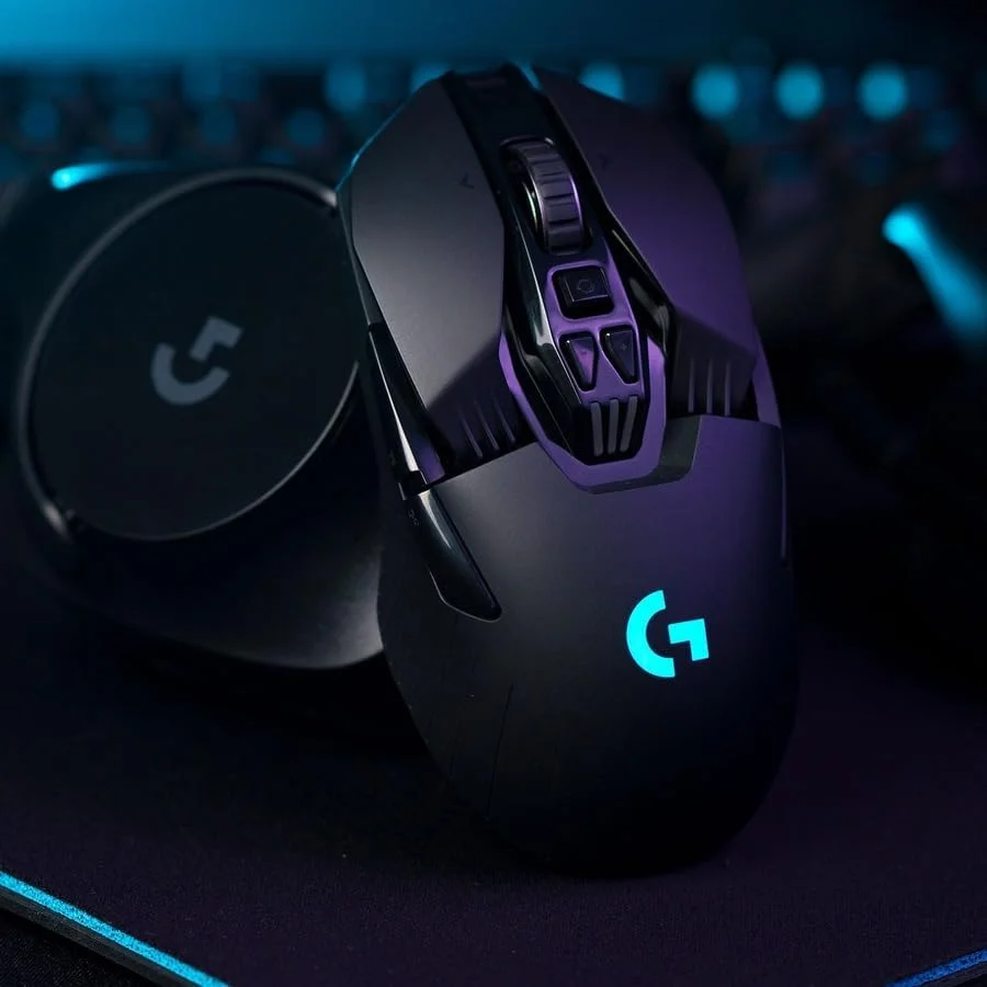ماوس گیمینگ بی سیم Logitech G903 LIGHTSPEED با حسگر Hero 25K، سازگار با PowerPlay، بیش از 140 ساعت با باتری قابل شارژ و Lightsync RGB، دو طرفه، 107G+10G اختیاری، 25600 DPI، مشکی ماوس گیمینگ بی سیم Logitech G903 LIGHTSPEED با حسگر Hero 25K، سازگار با PowerPlay، بیش از 140 ساعت با باتری قابل شارژ و Lightsync RGB، دو طرفه، 107G+10G اختیاری، 25600 DPI، مشکی