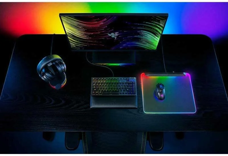 پد ماوس گیمینگ Razer Firefly V2 Pro با نورپردازی کامل RGB، طراحی نور پس زمینه، نورپردازی 15 ناحیه ای Chroma، پورت USB 2.0، کابل USB Type C جداشدنی، سطح بافت ریز، پایه ضد لغزش - مشکی