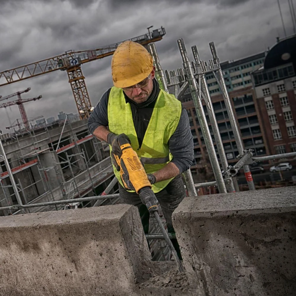 چکش تخریب 54 ولت SDS Max دیوالت با 2 باتری 3 آمپر ساعت و شارژر در جعبه ابزار، زرد/مشکی، DCH481X2-GB چکش تخریب 54 ولت SDS Max دیوالت با 2 باتری 3 آمپر ساعت و شارژر در جعبه ابزار، زرد/مشکی، DCH481X2-GB