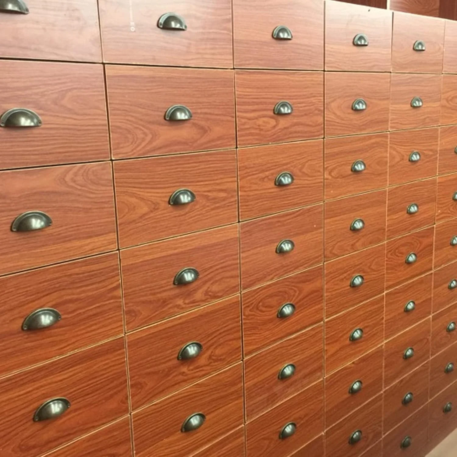 هونگتووی یک عدد دستگیره کشو طرح صدف قدیمی، دستگیره های کشویی رترو نیم دایره ای فلزی، دستگیره درب کمد هلالی شکل، دستگیره مبلمان عتیقه (برنزی، طول: 88 میلی متر)