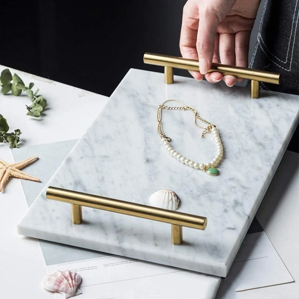 سینی مستطیلی مرمر طبیعی با دسته‌های فلزی طلایی برای آشپزخانه، حمام و کافی شاپ، 30x20 سانتی متر