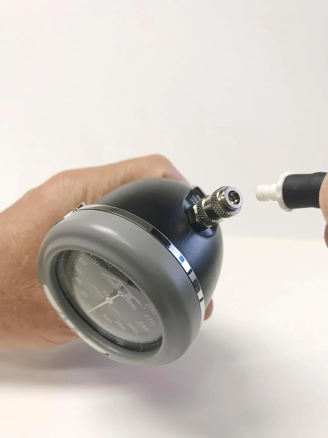 فشارسنج عقربه ای مدل Diagnostix 703 ADC