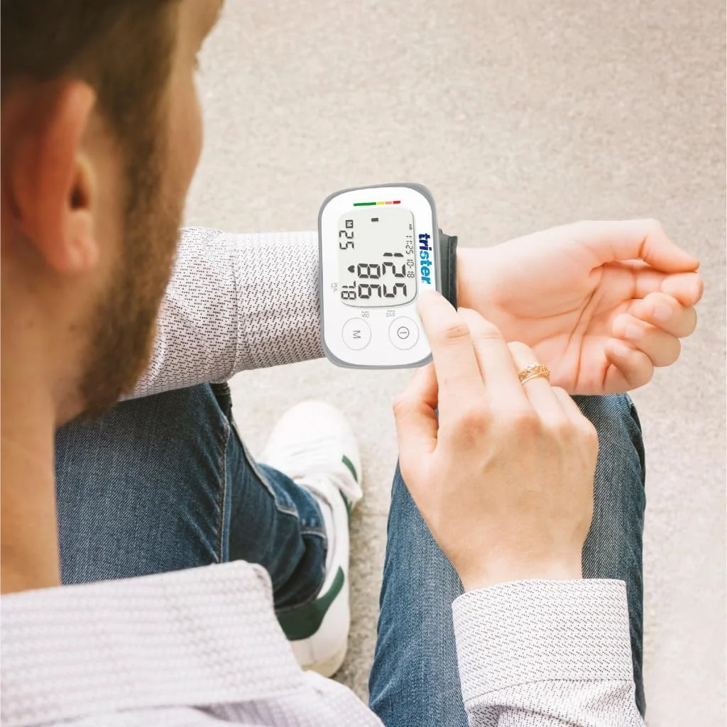 فشارسنج مچی دیجیتال تریستر (TS 315BPW) - برای نظارت آسان و دقیق بر سلامت قلب، شامل: 2 عدد باتری + کیف نگهداری + دفترچه راهنما