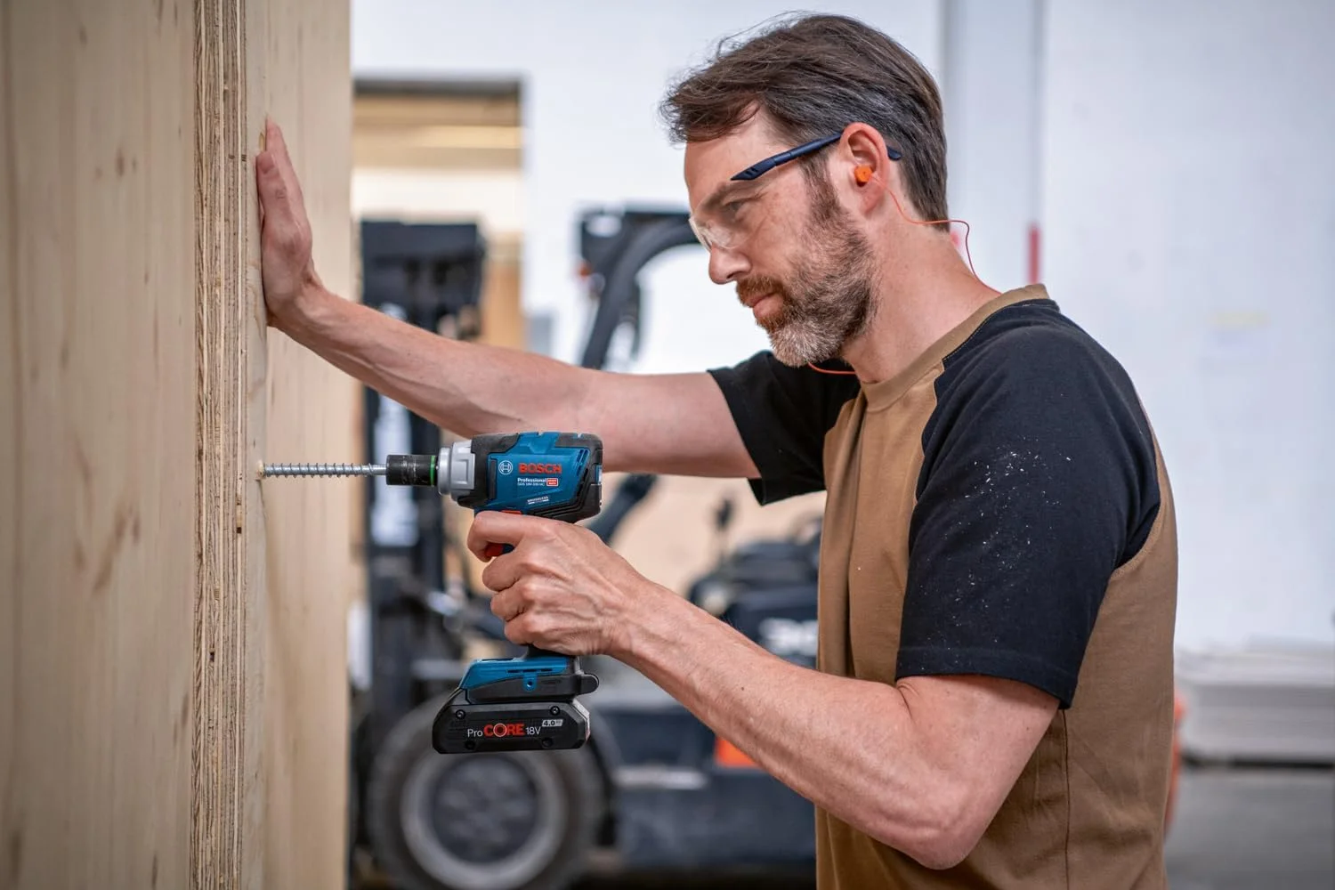 آچار ضربه ای شارژی بوش پروفشنال 18 ولت مدل GDS 18V-330 HC (گشتاور 330 نیوتن متر در بستن و 560 نیوتن متر در باز کردن، شامل 2 عدد باتری 4.0 آمپر ProCORE، شارژر و یک ماژول بلوتوث کم مصرف، در جعبه L-BOXX) آچار ضربه ای شارژی بوش پروفشنال 18 ولت مدل GDS 18V-330 HC (گشتاور 330 نیوتن متر در بستن و 560 نیوتن متر در باز کردن، شامل 2 عدد باتری 4.0 آمپر ProCORE، شارژر و یک ماژول بلوتوث کم مصرف، در جعبه L-BOXX)