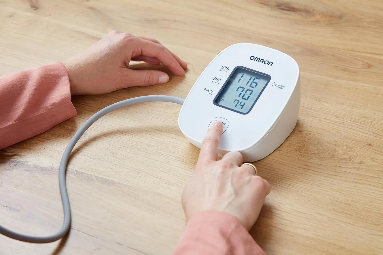 دستگاه فشار خون بازویی اتوماتیک امرن مدل M2، دستگاه سنجش فشار خون و ضربان قلب نامنظم در منزل، دارای 30 حافظه، سازگار با بازوبندهای کوچک، بزرگسالان دستگاه فشار خون بازویی اتوماتیک امرن مدل M2، دستگاه سنجش فشار خون و ضربان قلب نامنظم در منزل، دارای 30 حافظه، سازگار با بازوبندهای کوچک، بزرگسالان