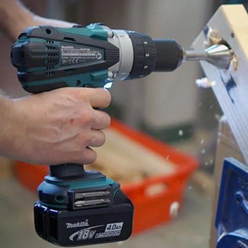 آچار بکس ضربه ای شارژی 18 ولت ماکیتا مدل DTW251RTJ به همراه 2 عدد باتری 5.0 آمپر و شارژر در جعبه Makpac آچار بکس ضربه ای شارژی 18 ولت ماکیتا مدل DTW251RTJ به همراه 2 عدد باتری 5.0 آمپر و شارژر در جعبه Makpac