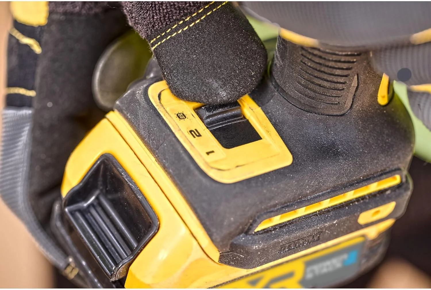 دریل پیچ گوشتی ضربه ای هیدرولیکی براشلس 18 ولت XR دیوالت مدل DCF870N-XJ (فقط بدنه) دریل پیچ گوشتی ضربه ای هیدرولیکی براشلس 18 ولت XR دیوالت مدل DCF870N-XJ (فقط بدنه)