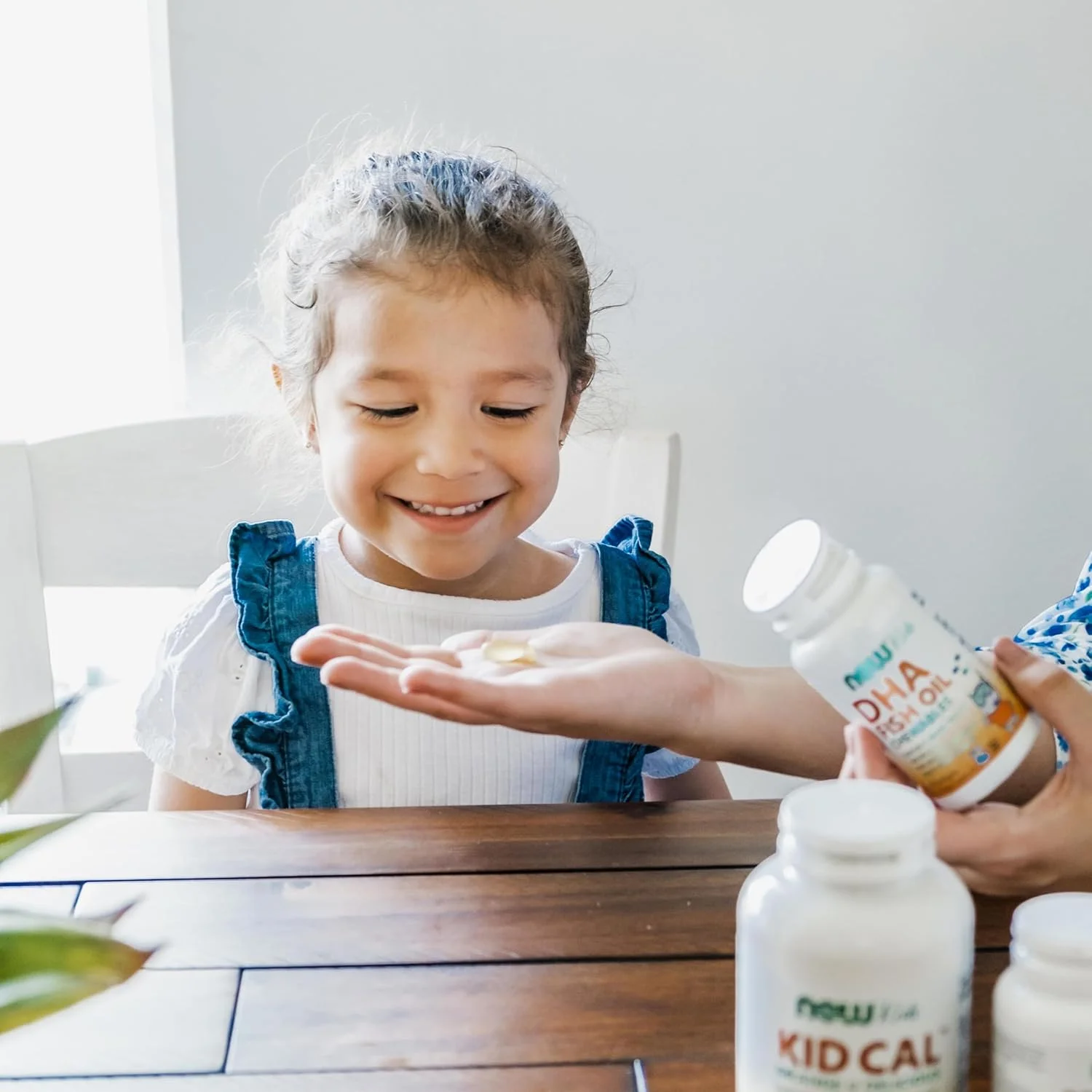 مکمل های غذایی ناو فودز، DHA کودکان 100 میلی گرم، پشتیبانی از سلامت مغز*، طعم میوه، 60 سافت ژل جویدنی، بسته بندی ممکن است متفاوت باشد