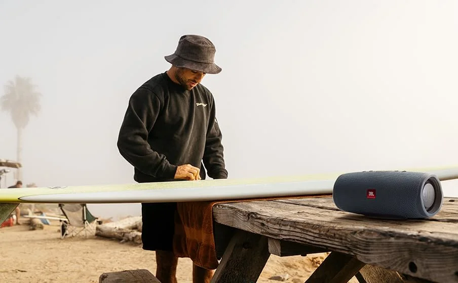 اسپیکر قابل حمل ضد آب JBL Charge Essential 2 با پاوربانک - مشکی - ضد آب - 20 ساعت عمر باتری اسپیکر قابل حمل ضد آب JBL Charge Essential 2 با پاوربانک - مشکی - ضد آب - 20 ساعت عمر باتری