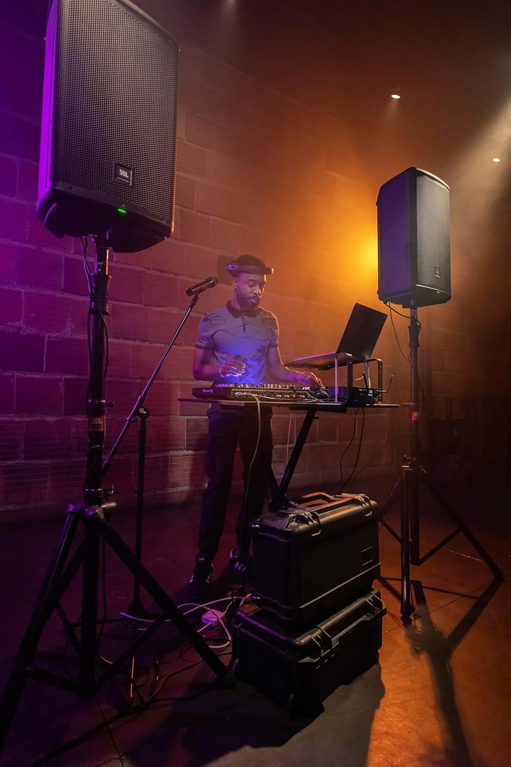 اسپیکر PA اکتیو JBL Professional EON710 با بلوتوث، 10 اینچ، 1300 وات، الکتریکی سیمی، مشکی اسپیکر PA اکتیو JBL Professional EON710 با بلوتوث، 10 اینچ، 1300 وات، الکتریکی سیمی، مشکی