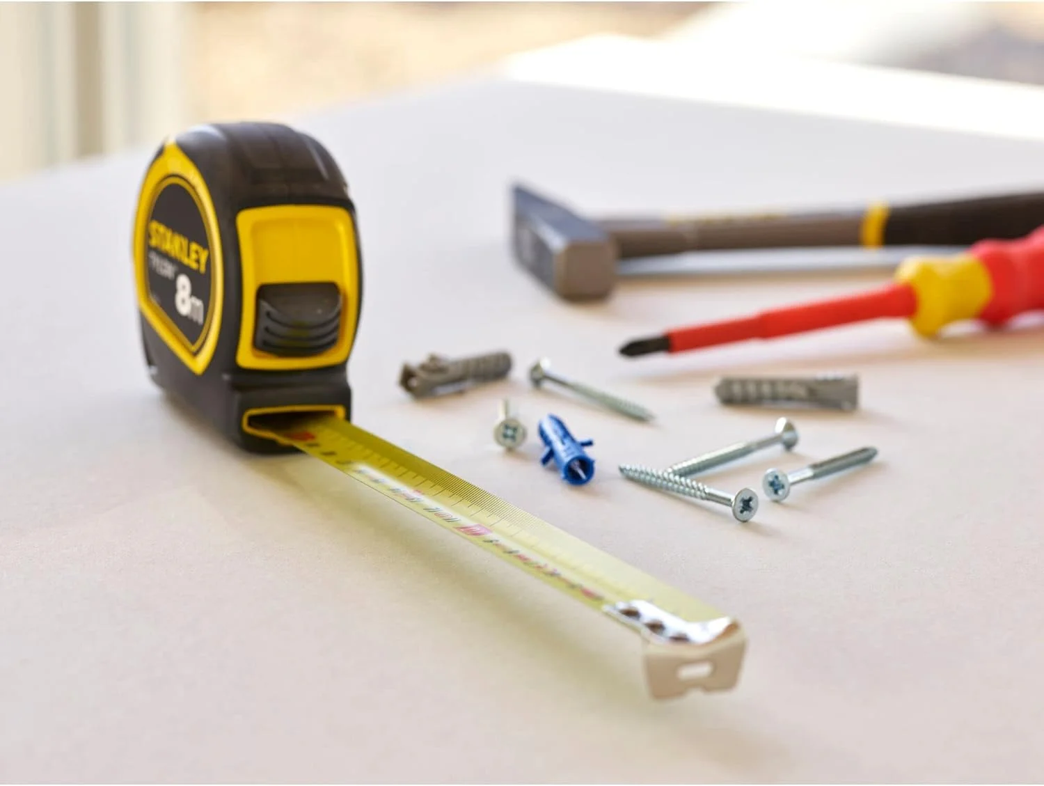 متر نواری تایلون استنلی مدل 1-30-657 به همراه لنگر، مشکی/زرد، 8 متر/25 میلی متر