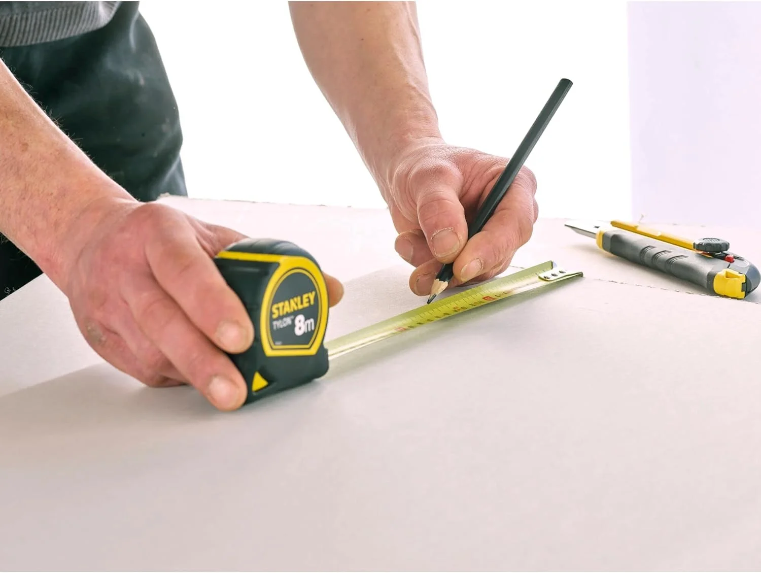 متر نواری تایلون استنلی مدل 1-30-657 به همراه لنگر، مشکی/زرد، 8 متر/25 میلی متر