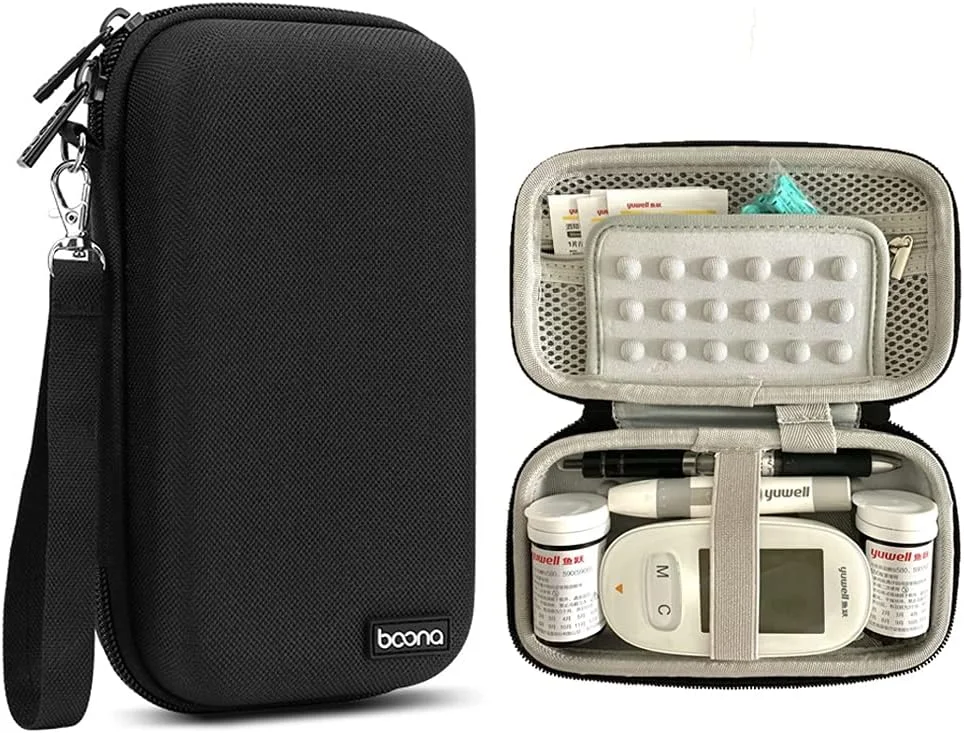 کیف لوازم دیابت، سازمان دهنده لوازم تست قند خون مناسب برای دستگاه تست قند خون، نوار تست دیابت، سوزن، قلم انسولین، سرنگ، قرص، پد الکلی (مشکی-بزرگ) کیف لوازم دیابت، سازمان دهنده لوازم تست قند خون مناسب برای دستگاه تست قند خون، نوار تست دیابت، سوزن، قلم انسولین، سرنگ، قرص، پد الکلی (مشکی-بزرگ)