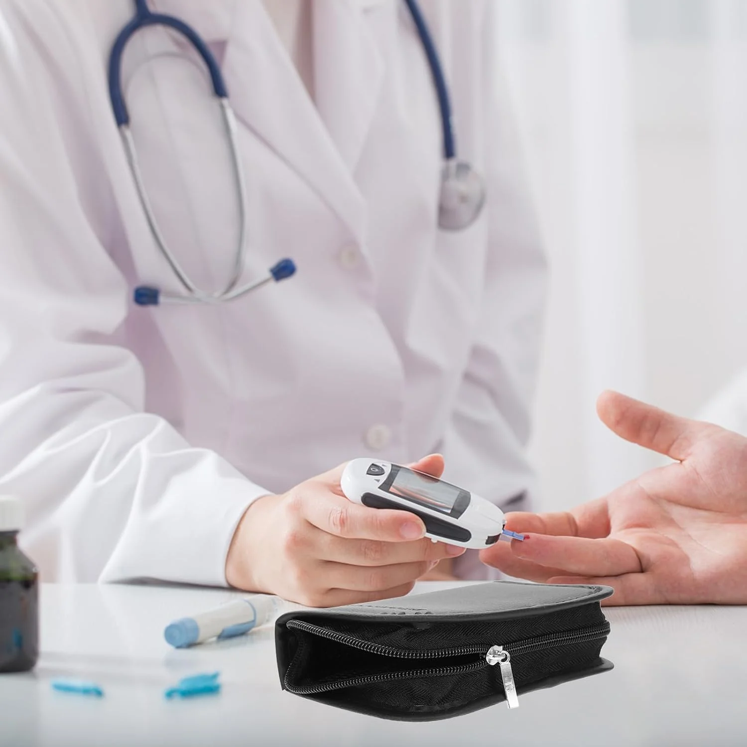 کیف حمل دستگاه تست قند خون هارد شل مناسب سفر