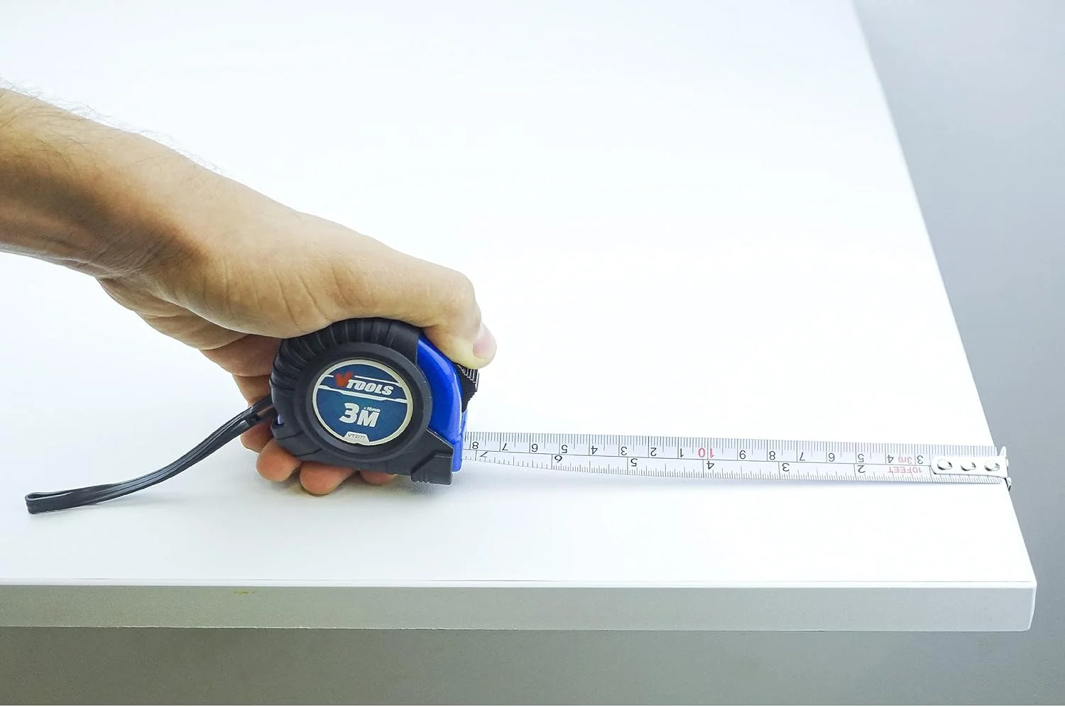 متر نواری 3 متری VTOOLS، ضخامت تیغه 1 میلی متر، متر نواری خود قفل شونده، خوانا، دارای قلاب مغناطیسی و بدنه ضد ضربه، VT2177 متر نواری 3 متری VTOOLS، ضخامت تیغه 1 میلی متر، متر نواری خود قفل شونده، خوانا، دارای قلاب مغناطیسی و بدنه ضد ضربه، VT2177