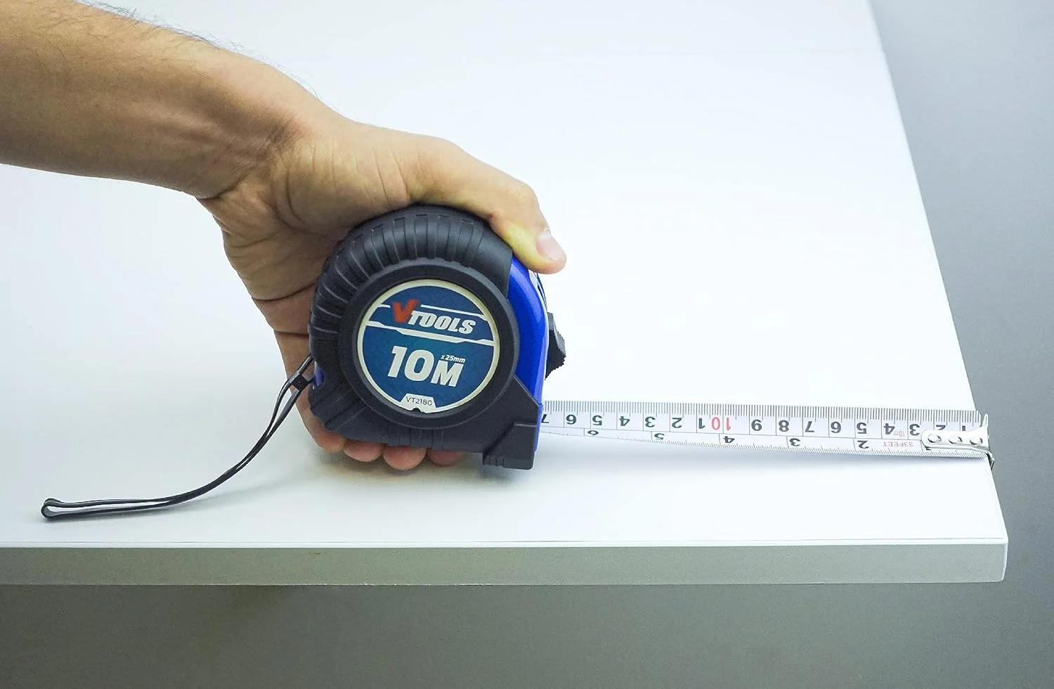 متر نواری 10 متری VTOOLS، ضخامت تیغه 1 میلی متر، متر نواری خود قفل شونده، خوانا، قلاب نوک مغناطیسی و بدنه ضد ضربه، VT2180 متر نواری 10 متری VTOOLS، ضخامت تیغه 1 میلی متر، متر نواری خود قفل شونده، خوانا، قلاب نوک مغناطیسی و بدنه ضد ضربه، VT2180