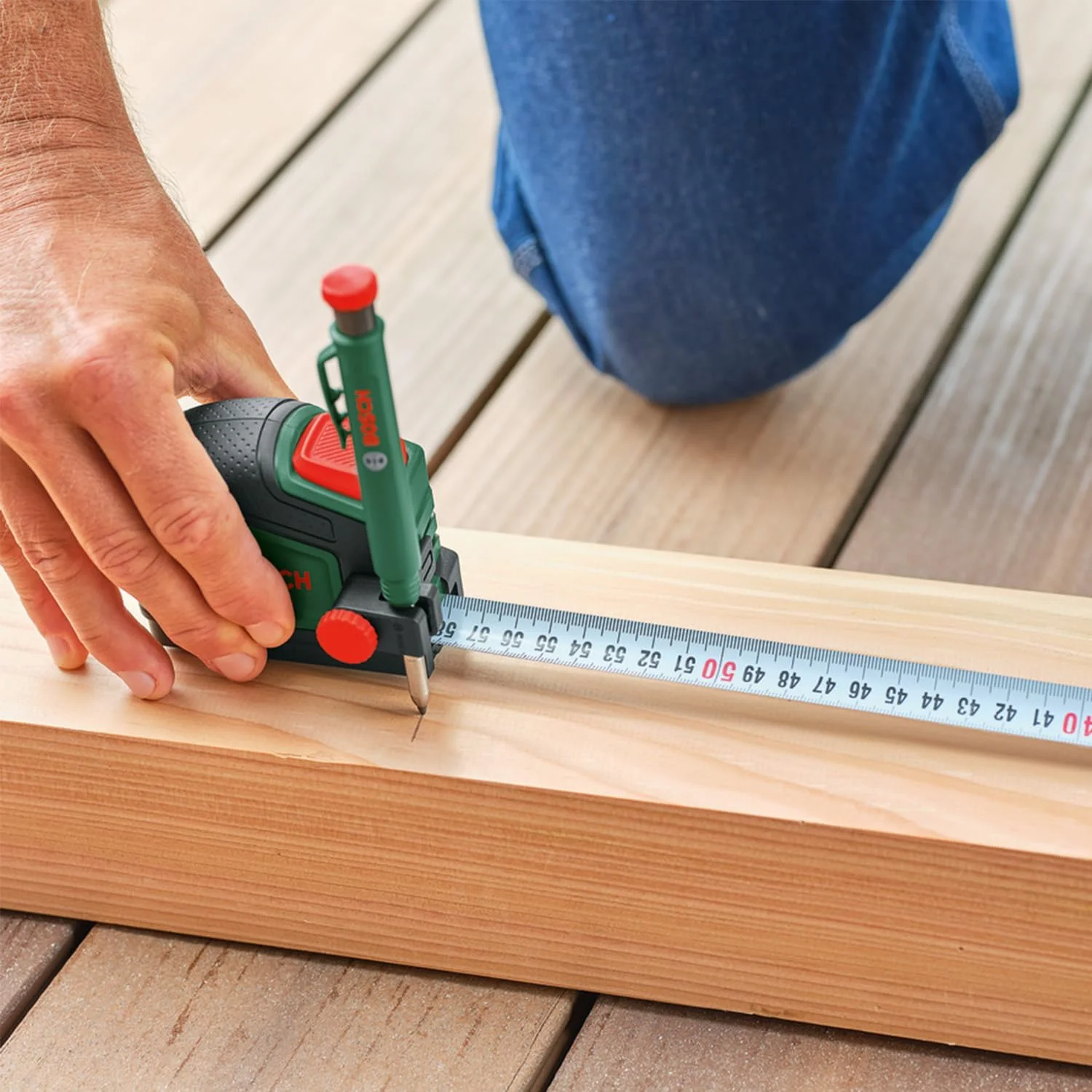 متر نواری 5 متری بوش به همراه مداد علامت گذاری سوراخ عمیق متر نواری 5 متری بوش به همراه مداد علامت گذاری سوراخ عمیق