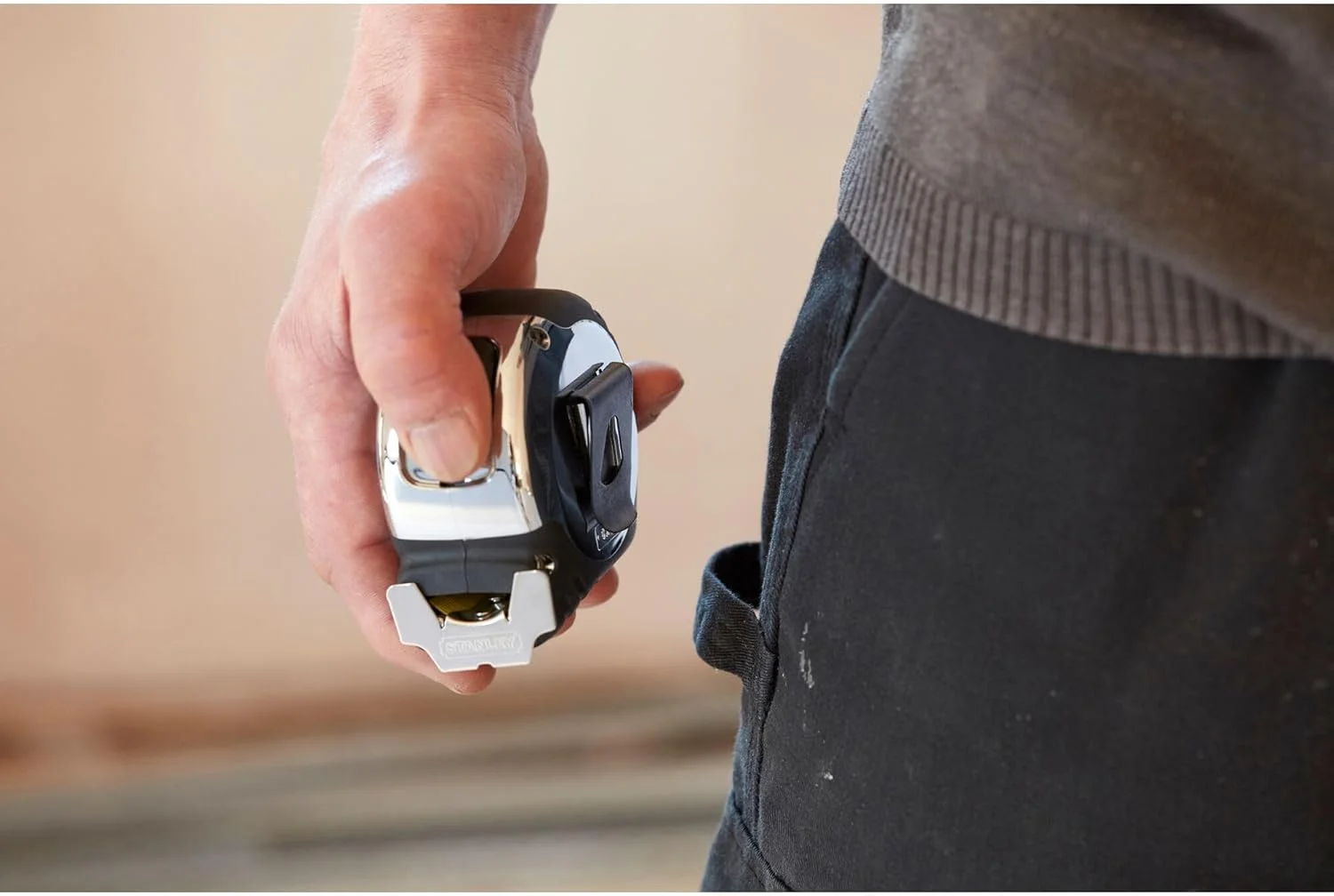 متر نواری استنلی FATMAX XTREME سیستم متریک/اینچی 8 متری با عرض 32 میلی متر، بدنه کرومی و روکش لاستیکی 5-33-891 متر نواری استنلی FATMAX XTREME سیستم متریک/اینچی 8 متری با عرض 32 میلی متر، بدنه کرومی و روکش لاستیکی 5-33-891